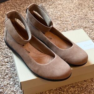 Clarks Women's Brown Ankle Strap Flats